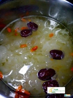 红枣煮银耳汤的做法,第2图