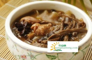 茶树菇煲鸡汤的做法，教你三套好吃又滋补的茶树菇鸡汤做法,第2图