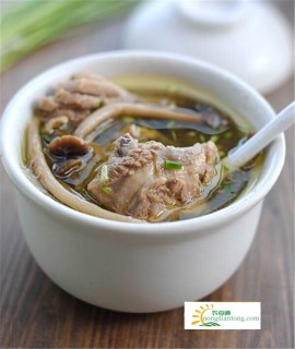 怎样做干茶树菇炖鸡汤美味又营养？,第3图