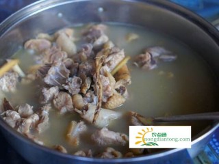 鸡纵菌煲汤的做法，鸡纵菌汤做法,第2图