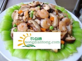 虾仁海鲜菇烧白菜 营养丰富秀色可餐,第1图