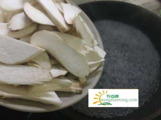 杏鲍菇有酸味正常吗？杏鲍菇炒之前用焯水吗？,第2图