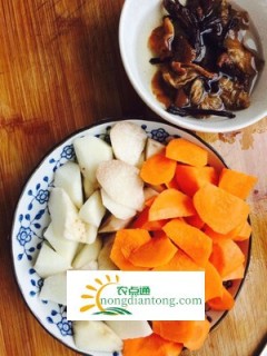 如何做出味道鲜美营养丰富的香菇榛蘑鸡汤,第5图