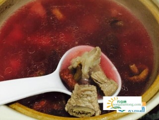 红菇排骨汤的做法，红菇炖排骨有什么营养功效？,第2图