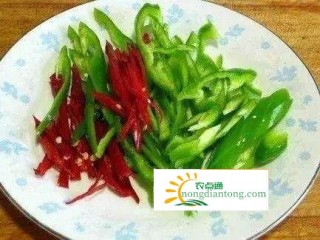 榛蘑青椒炒肉丝家常菜做法,第3图