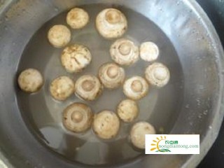 这样洗口蘑的好处，可以保存营养,第2图