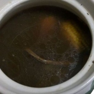  茶树菇玉米排骨汤 第2步