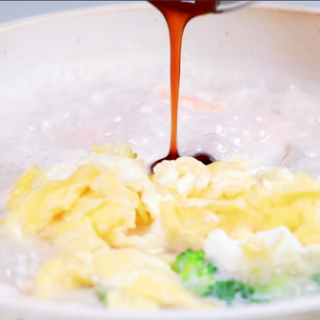  暖身暖心的美味羹汤，西兰花虾仁菌菇汤 第5步