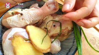  让电饭煲帮你搞定香菇鸡肉饭！ 第1步