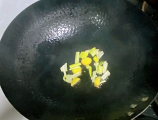  【孕妇食谱】一分钟学会香菇炒上海青，好看好吃又营养～ 第4步