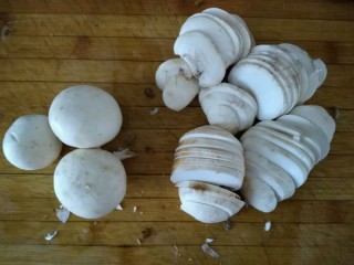  蒜蓉蘑菇烩 第2步