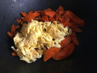  胡萝卜香菇炒鸡蛋 第6步
