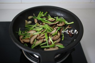  【蚝汁香菇炒面】让肉食控老公大呼没吃够的素炒面 第7步