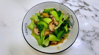  【孕妇食谱】一分钟学会香菇炒上海青，好看好吃又营养～ 第8步