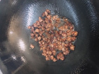  黑椒杏鲍菇牛肉粒 第3步