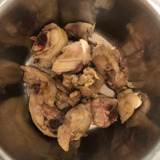  鸡肉炖蘑菇土豆 第3步