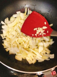  好喝又简单的奶油蘑菇汤太适合keto了 第2步