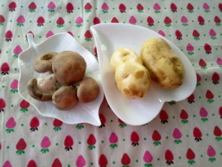  香菇土豆炖肉 第1步