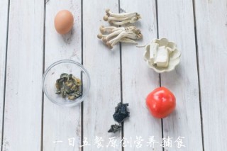  蛤蜊菌菇豆腐煲——宝宝汤羹系列 第1步
