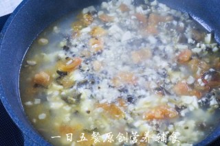  蛤蜊菌菇豆腐煲——宝宝汤羹系列 第4步