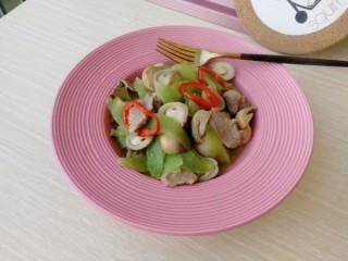  草菇莴苣炒肉片 第13步