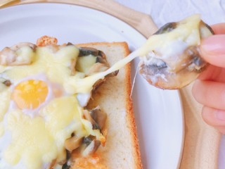  快手早餐—蘑菇云三明治 第9步