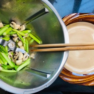  芦笋炒蘑菇（美善品） 净素食 第11步