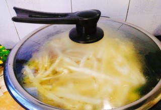  菌类料理+鸭蛋双菇鲜虾汤 第14步