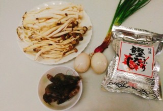  菌类料理+鸭蛋双菇鲜虾汤 第1步