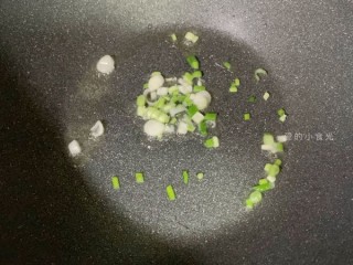  金针菇虾仁豆腐汤 第5步