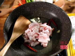  杏鲍菇炒肉 第2步