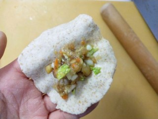  全麦香菇鸡肉水饺 第9步