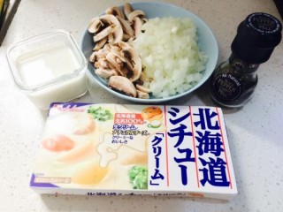  洋葱蘑菇奶油汤—奶油块版 第1步