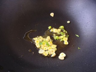  菠菜炒金针菇 第5步