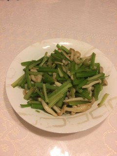  芹丝白玉菇 第4步