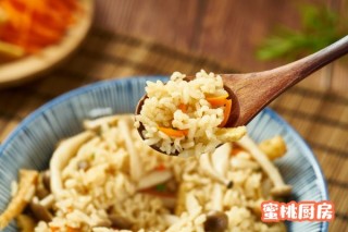  电饭锅蟹味菇煲饭 第6步