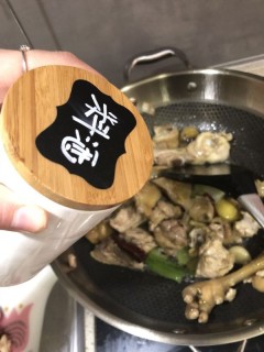  小鸡炖蘑菇粉条 第4步