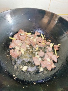 杏鲍菇炒肉 第2步
