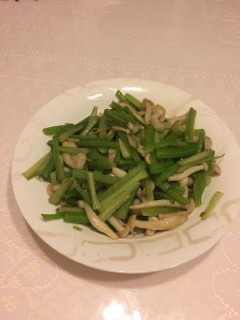  芹丝白玉菇 第2步