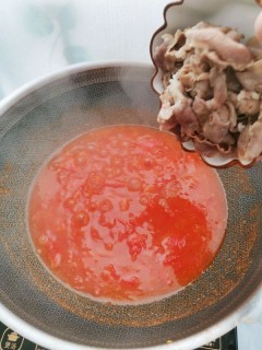  超级开胃好吃的茄汁肥牛金针菇 第4步