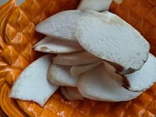  排骨玉米菌菇汤 第4步