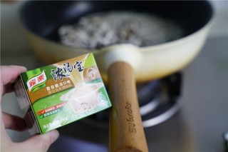  菌菇牛肉豆腐汤 第4步
