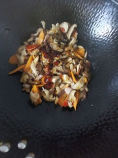  最好吃的香菇做法 鲜菇炒肉丝 第7步