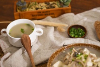  牡蛎豆腐蘑菇汤|二叔食集 第13步