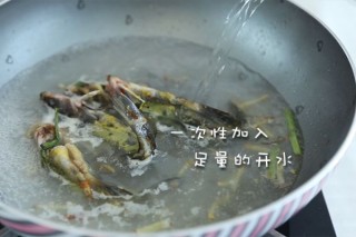  黄骨鱼菌菇汤 宝宝辅食微课堂 第7步