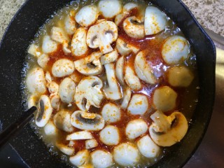  小花儿营养系列----超简单冬荫功虾仁鱼丸豆腐蘑菇汤 第11步