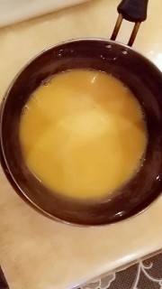 香菇火腿鸡蛋饼 第3步