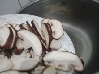  香菇炖豆腐 第5步