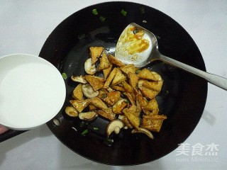  香菇烧豆腐角 第10步