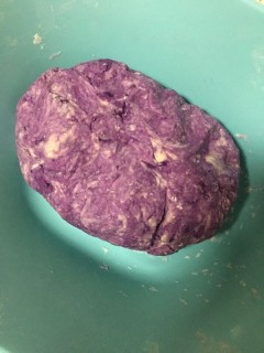  紫薯皮香菇包 第1步
